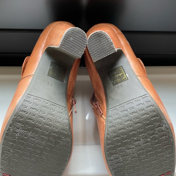 Miz Mooz brown leather booties size 8.5 in very used condition (sold as-is!!!) - Picture 3 of 7